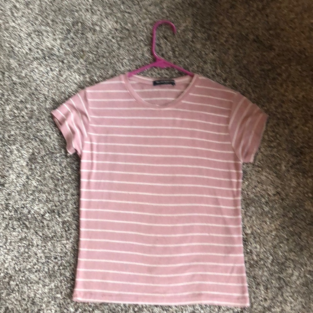 This shirt is a brandy melville one size top.